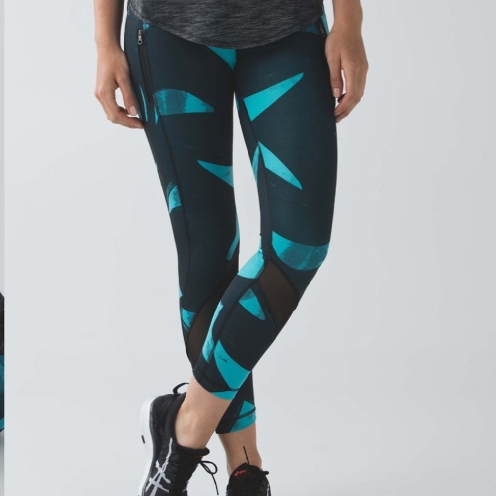 Lululemon Blue and Black Inspire Tight II *Full-On Luxtreme (Mesh)